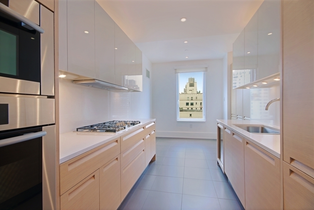 255 East 74th Street, Unit 8C Manhattan, NY 10021 - Photo 6 of 11