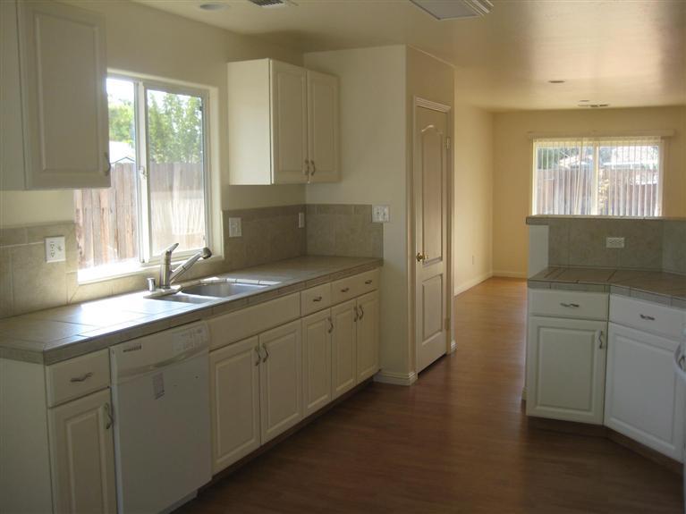 2548 Terrace Way Bakersfield, CA 93304 - Photo 2 of 8