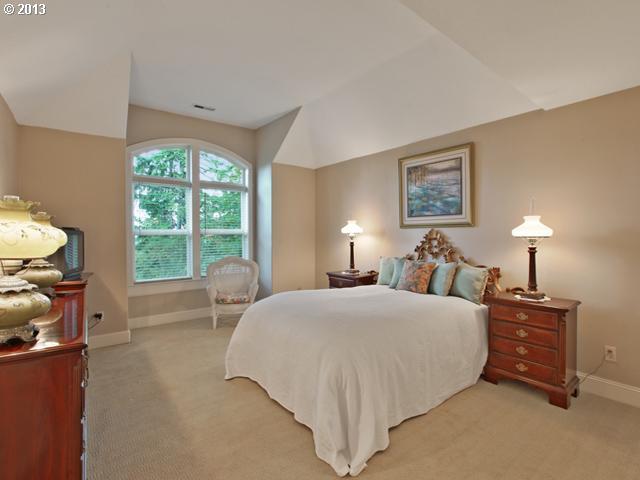 3748 Southwest Dosch Road Portland, OR 97239 - Photo 7 of 16