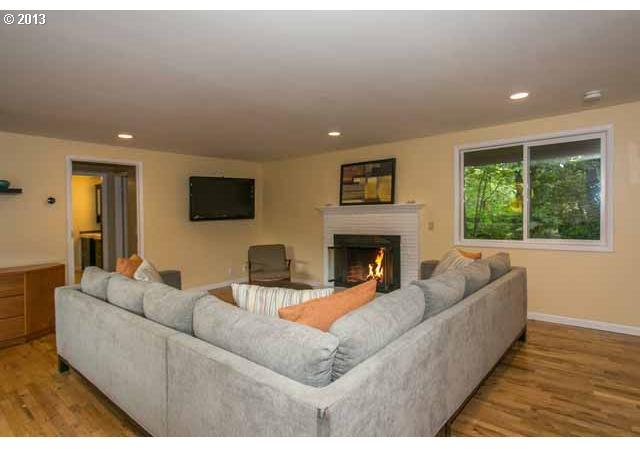 4525 Southwest 39th Drive Portland, OR 97221 - Photo 3 of 16 Gallery Image 3