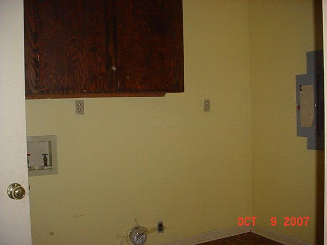 205 Sharon Place Somerville, TN 38068 - Photo 5 of 9 LAUNDRY ROOM