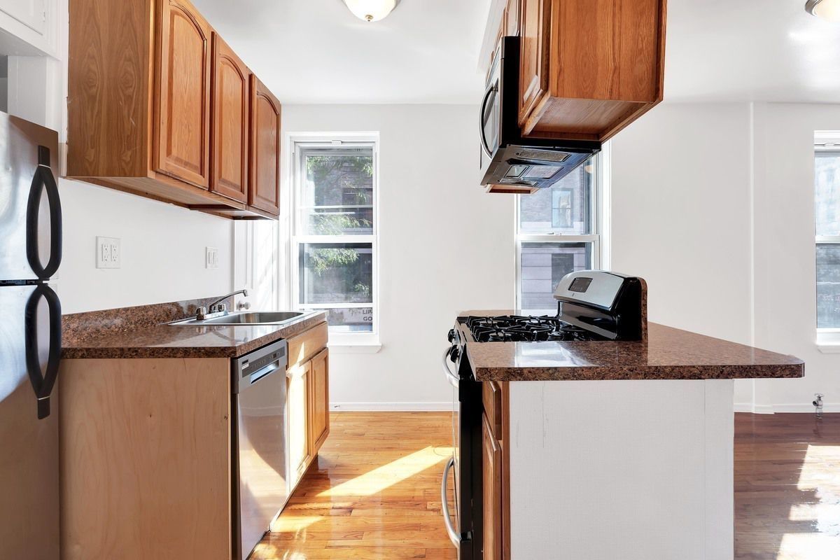 359 West 45th Street, Unit 2FS Manhattan, NY 10036 - Photo 4 of 6
