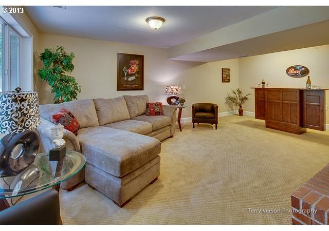 4933 Southwest 18th Place Portland, OR 97239 - Photo 13 of 16