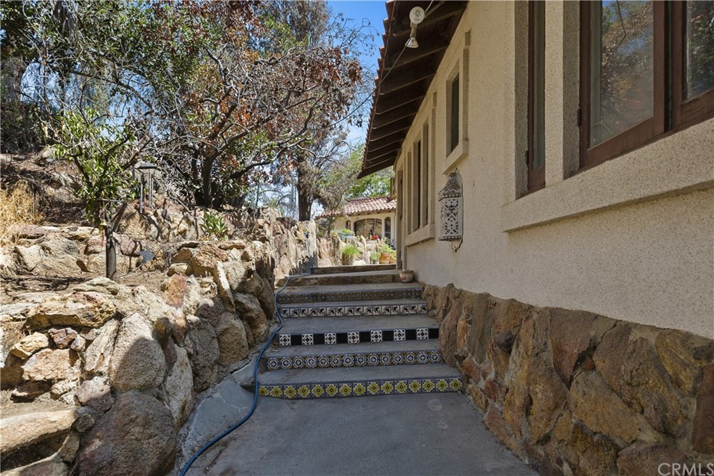 3323 Pachappa Hill Riverside, CA 92506 - Photo 5 of 24