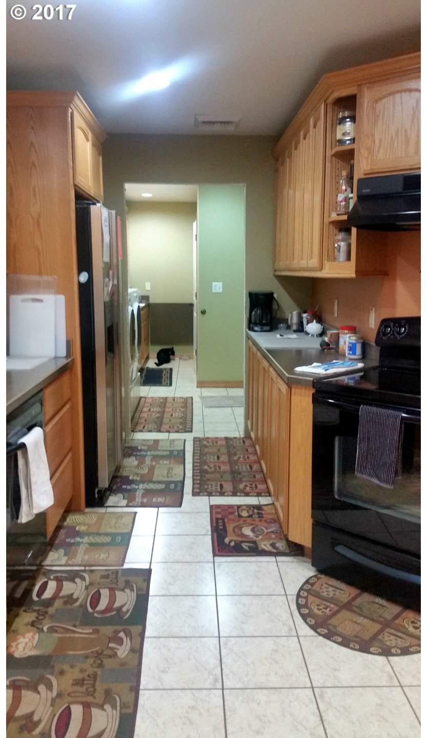 411 Snowberry Road Roseburg, OR 97471 - Photo 3 of 32