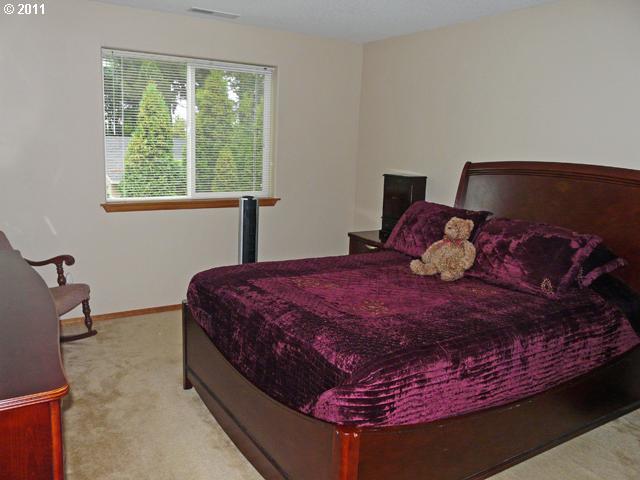 6249 Southeast 134th Avenue Portland, OR 97236 - Photo 11 of 16 Gallery Image 11