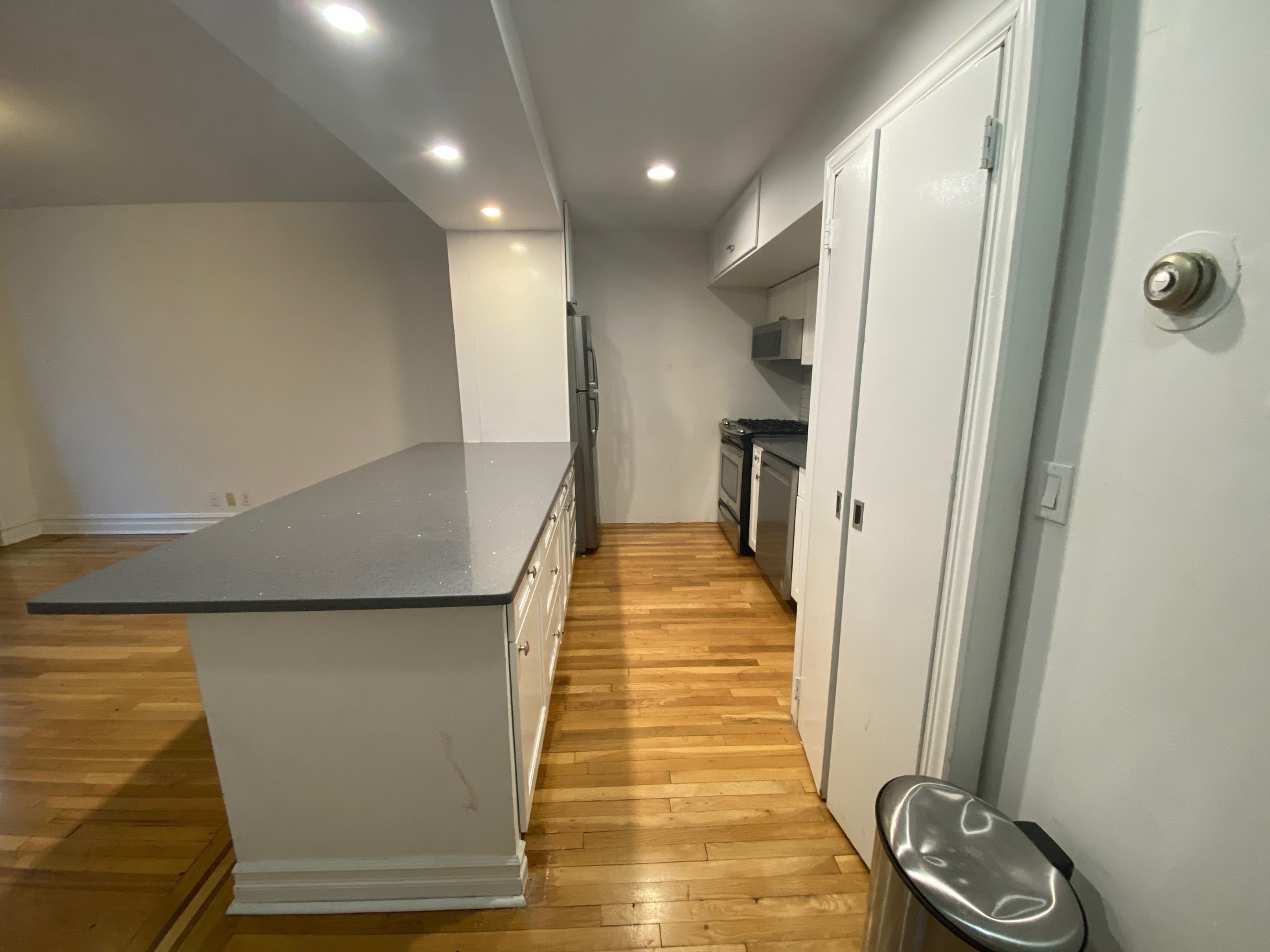 215 East 59th Street, Unit 2F Manhattan, NY 10022 - Photo 4 of 10