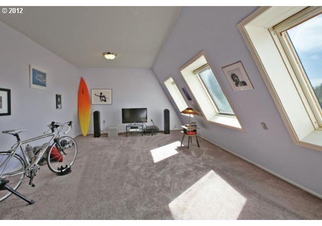 10643 Northwest Brooks Road Portland, OR 97231 - Photo 6 of 16 Gallery Image 6