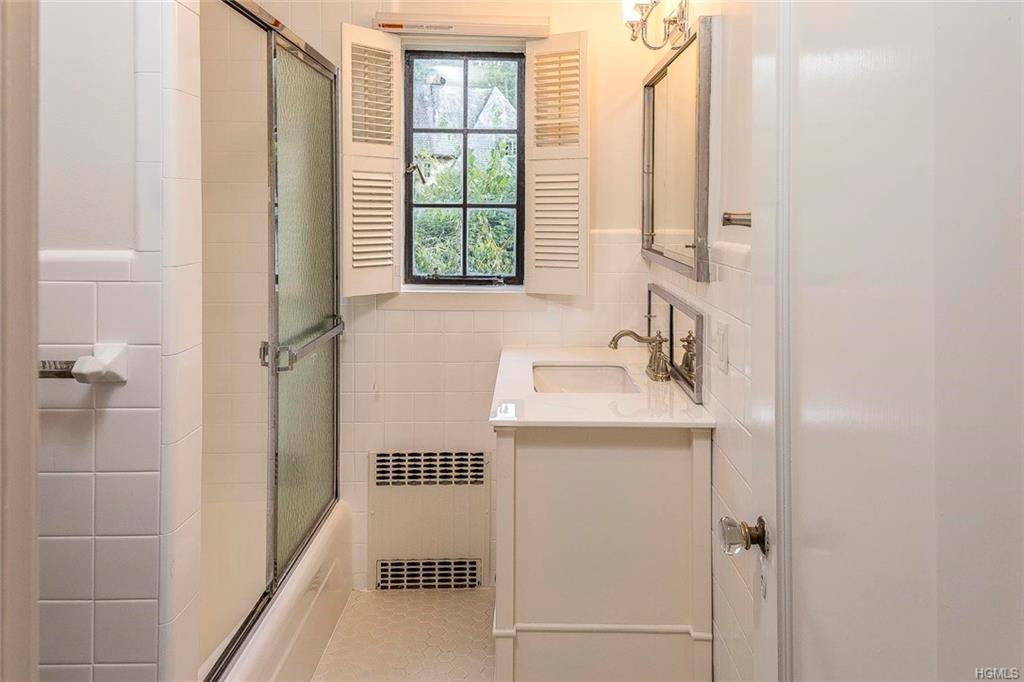 24 Normandy Road Bronxville, NY 10708 - Photo 11 of 30