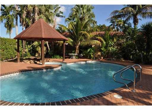 2020 Southwest 99th Avenue Miami, FL 33165 - Photo 12 of 14