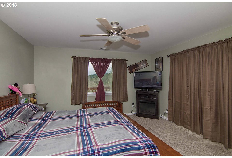 732 Becker Road Roseburg, OR 97471 - Photo 10 of 32
