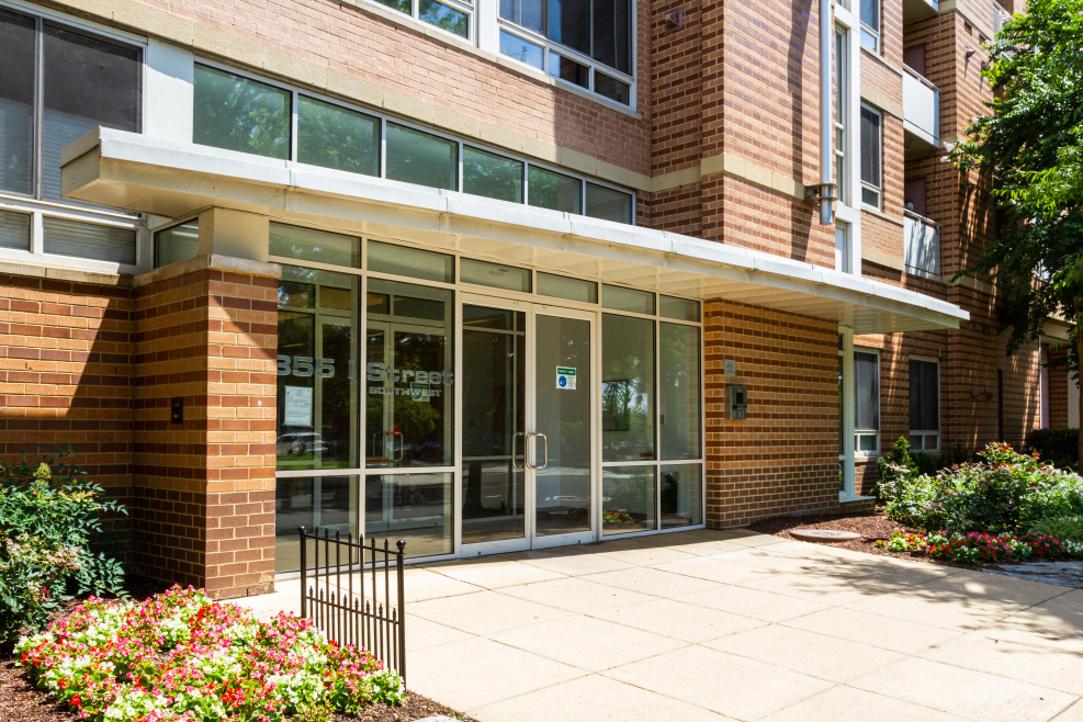 Potomac Place Condominium 355 I St SW, Washington, DC 20024 - Photo 2 of 2