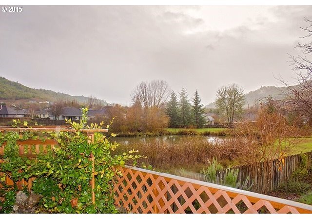 240 Village Drive Winchester, OR 97495 - Photo 15 of 19