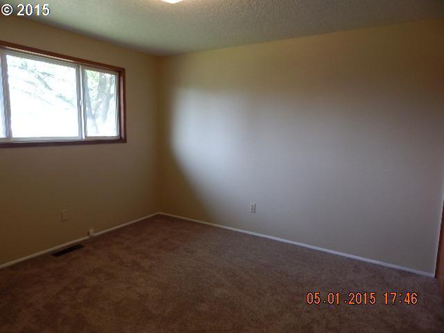1300 Rainier Road Woodburn, OR 97071 - Photo 5 of 8 Gallery Image 5