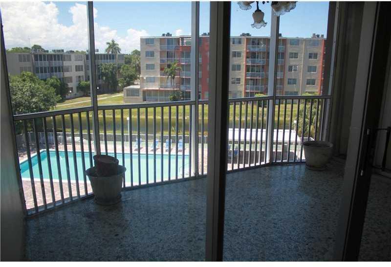 Ojus Miami, FL 33179 - Photo 8 of 10