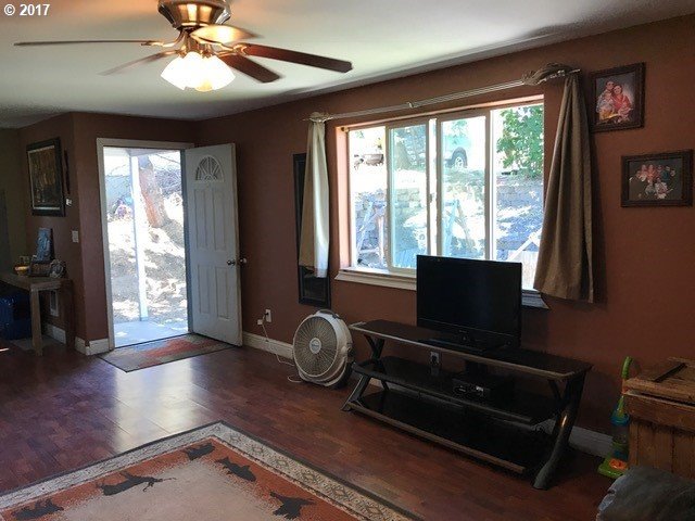 808 Southeast 7th Street Pendleton, OR 97801 - Photo 8 of 11