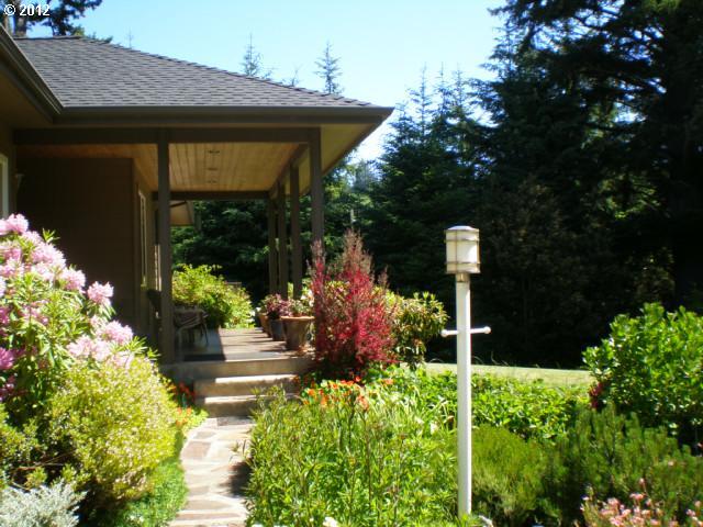 95841 Sundown Road Brookings, OR 97415 - Photo 2 of 16