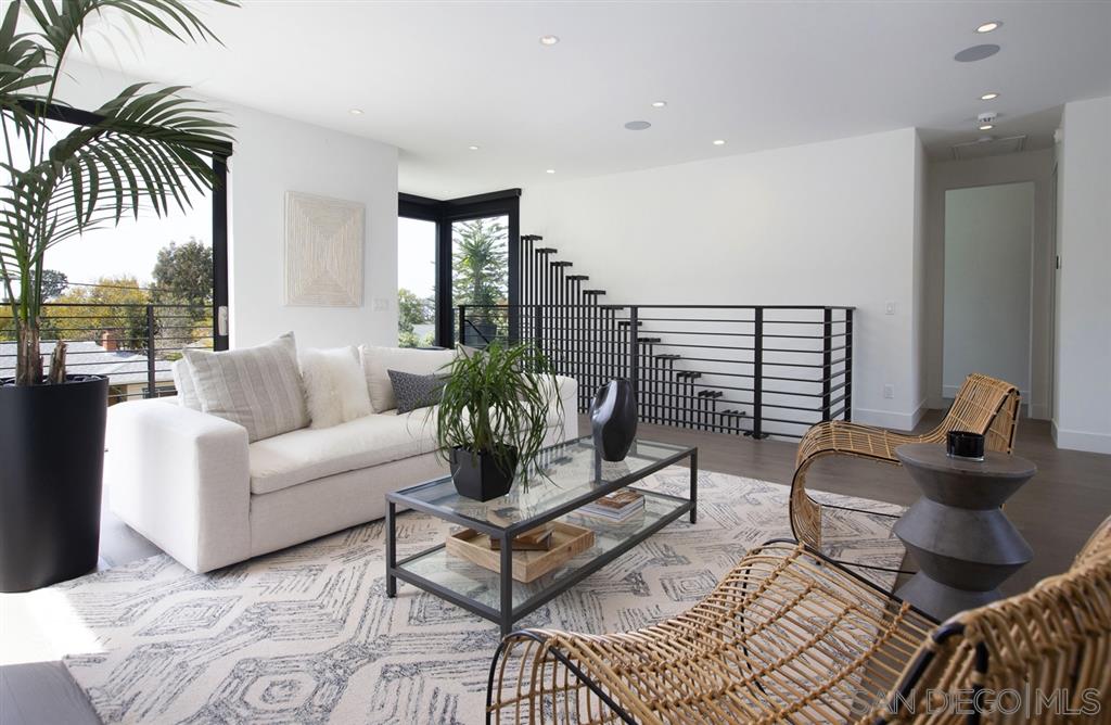 9455 Poole Street La Jolla, CA 92037 - Photo 10 of 25