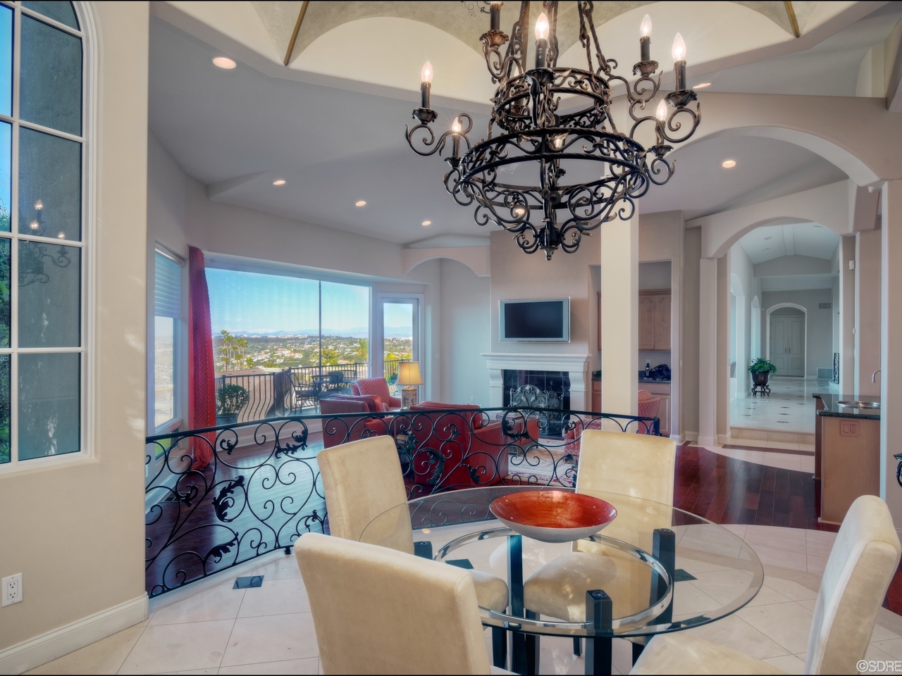 7403 Hillside Drive La Jolla, CA 92037 - Photo 10 of 25