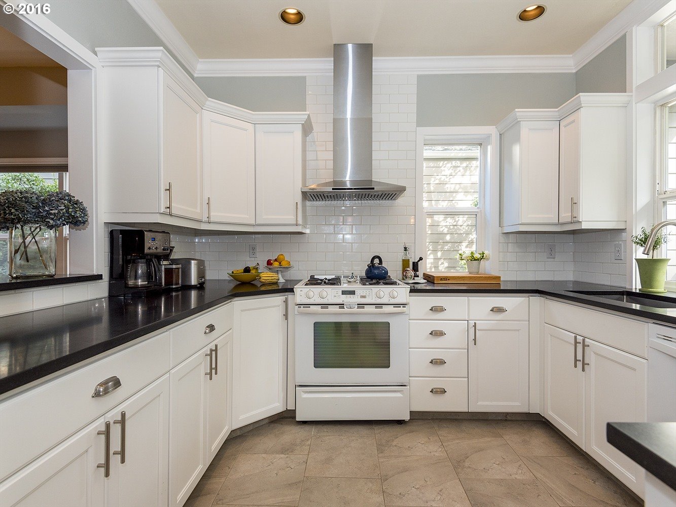 3534 Southwest Corbett Avenue Portland, OR 97239 - Photo 4 of 30 Gallery Image 4