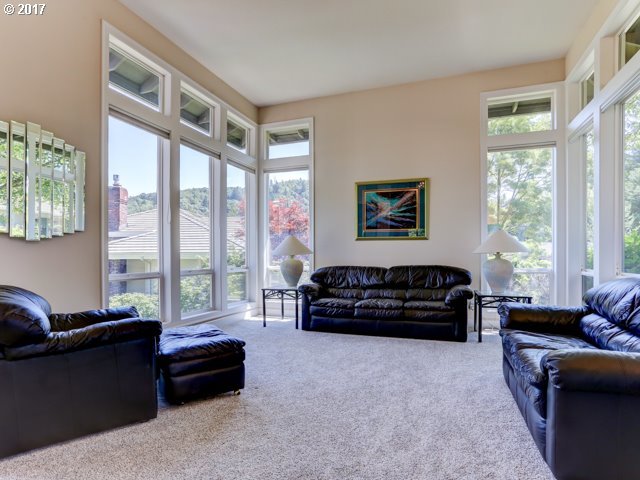 3990 Southeast Augusta Loop Gresham, OR 97080 - Photo 4 of 31 Gallery Image 4