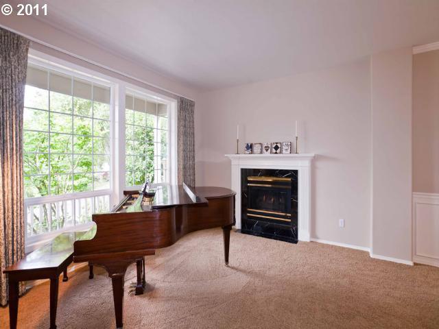 3132 Southwest Luradel Street Portland, OR 97219 - Photo 4 of 16 Gallery Image 4