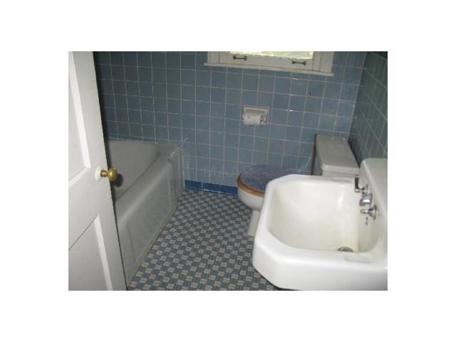 3219 Scheibler Road Memphis, TN 38128 - Photo 12 of 12 Bath 1
