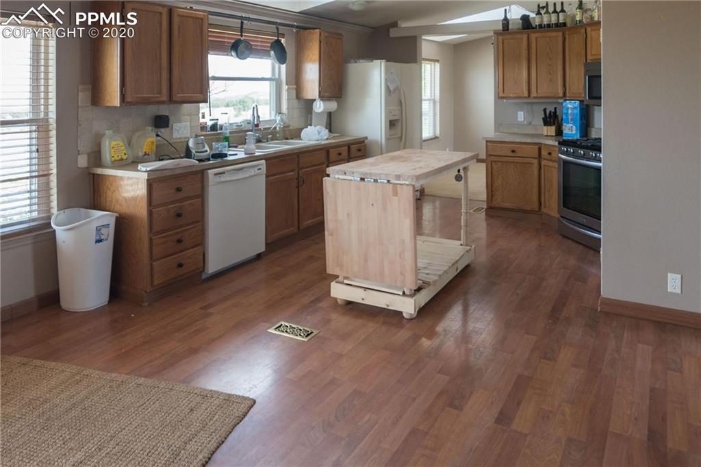 2084 Barrett Road Colorado Springs, CO 80926 - Photo 4 of 20