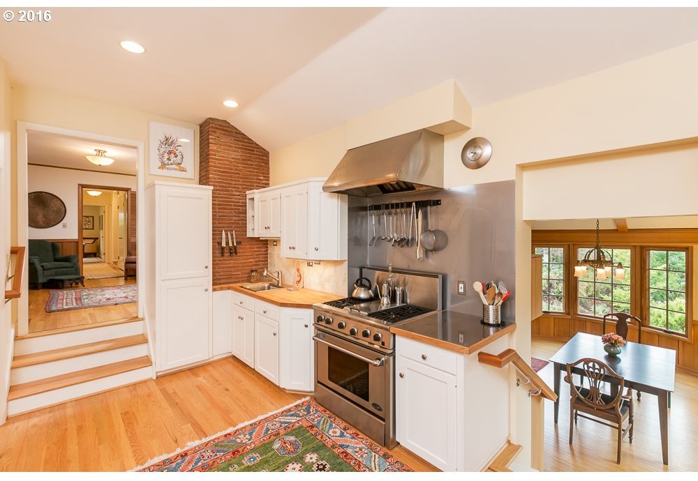 2766 Southwest Old Orchard Road Portland, OR 97201 - Photo 12 of 27