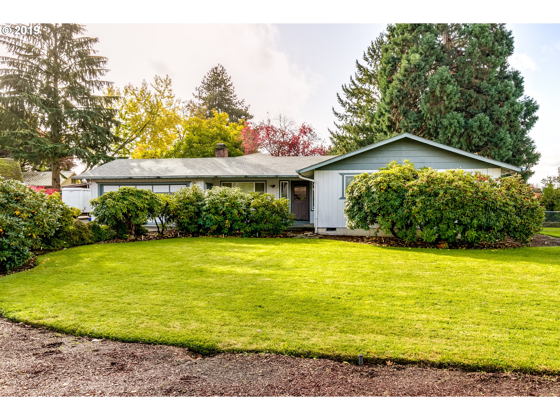 483 Springdale Avenue Springfield, OR 97477 - Photo 2 of 32