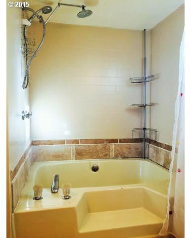 421 Southeast Wells Road Oakland, OR 97462 - Photo 12 of 16 Gallery Image 12