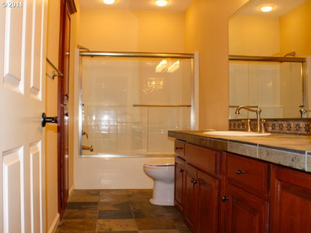 4294 Southeast Augusta Loop Gresham, OR 97080 - Photo 14 of 16 Gallery Image 14