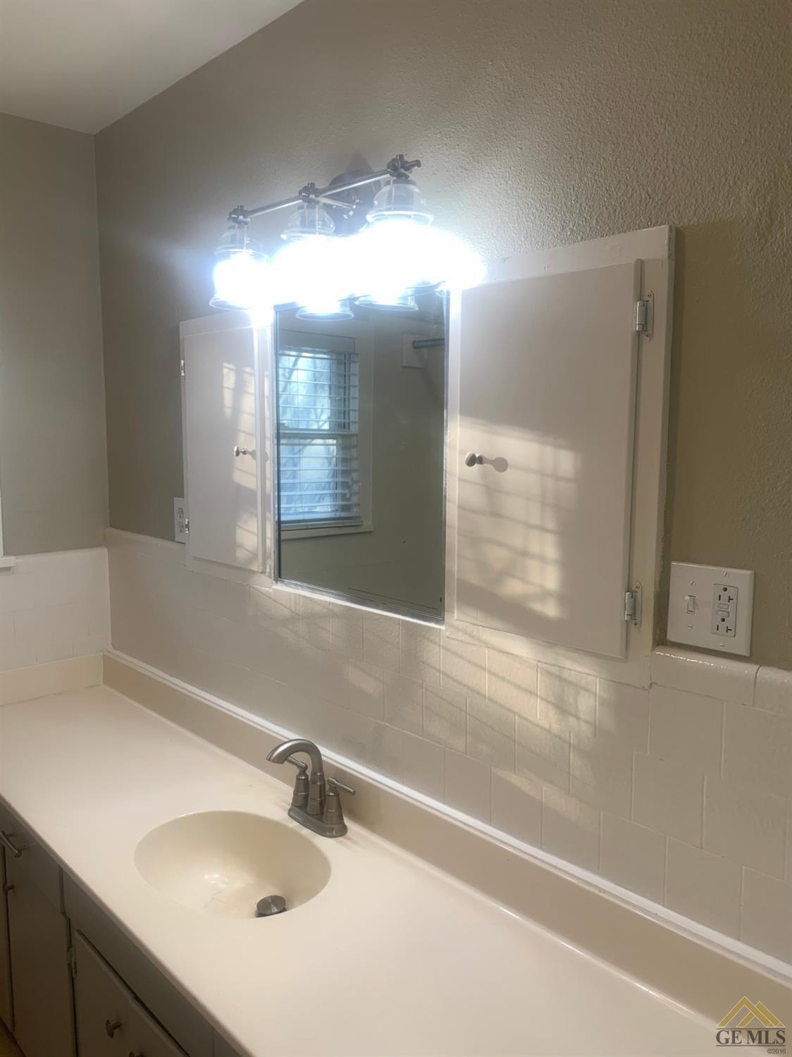 701 D Street Taft, CA 93268 - Photo 15 of 23