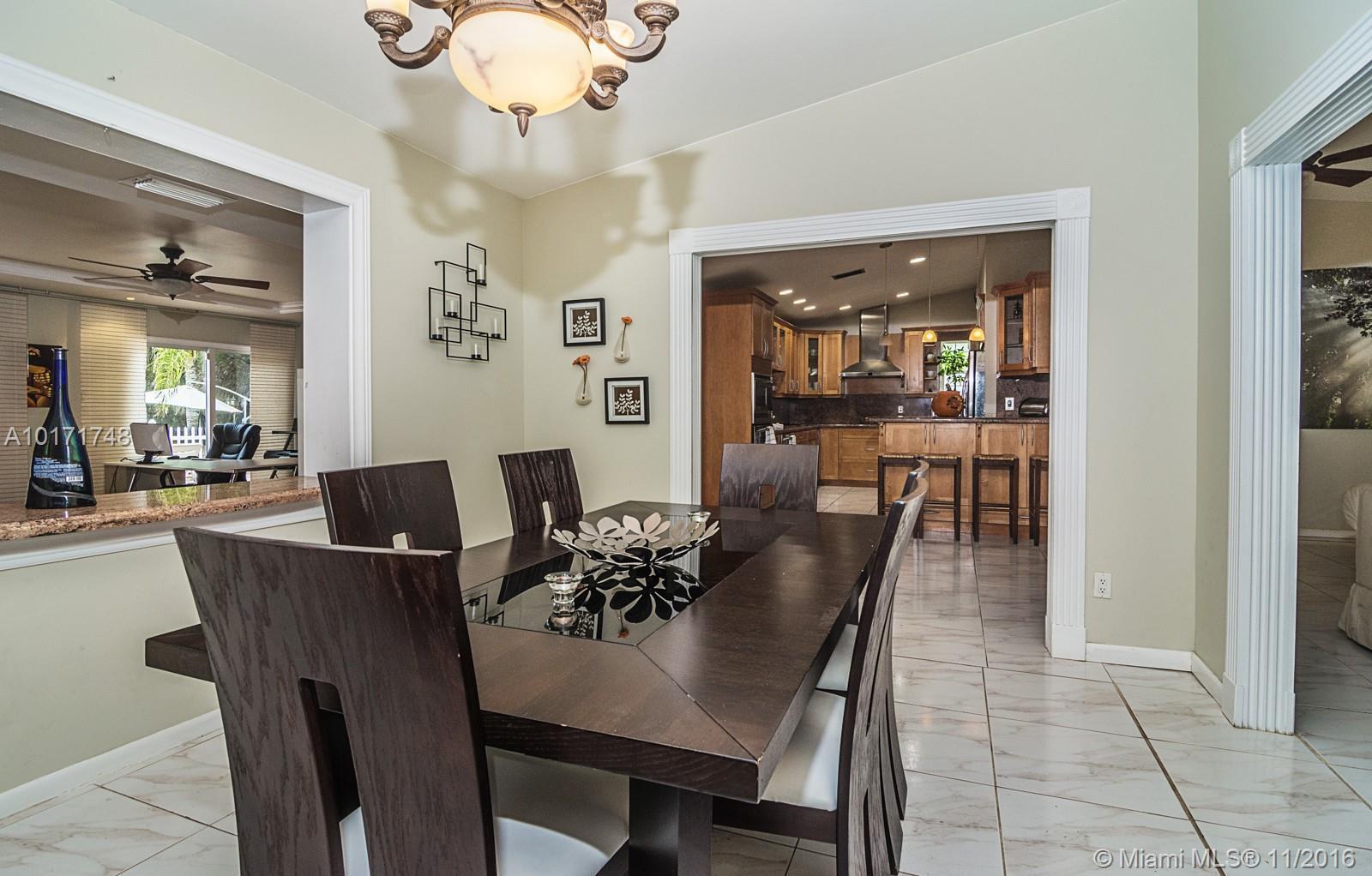 5211 Southwest 201st Terrace Southwest Ranches, FL 33332 - Photo 15 of 34 Gallery Image 15