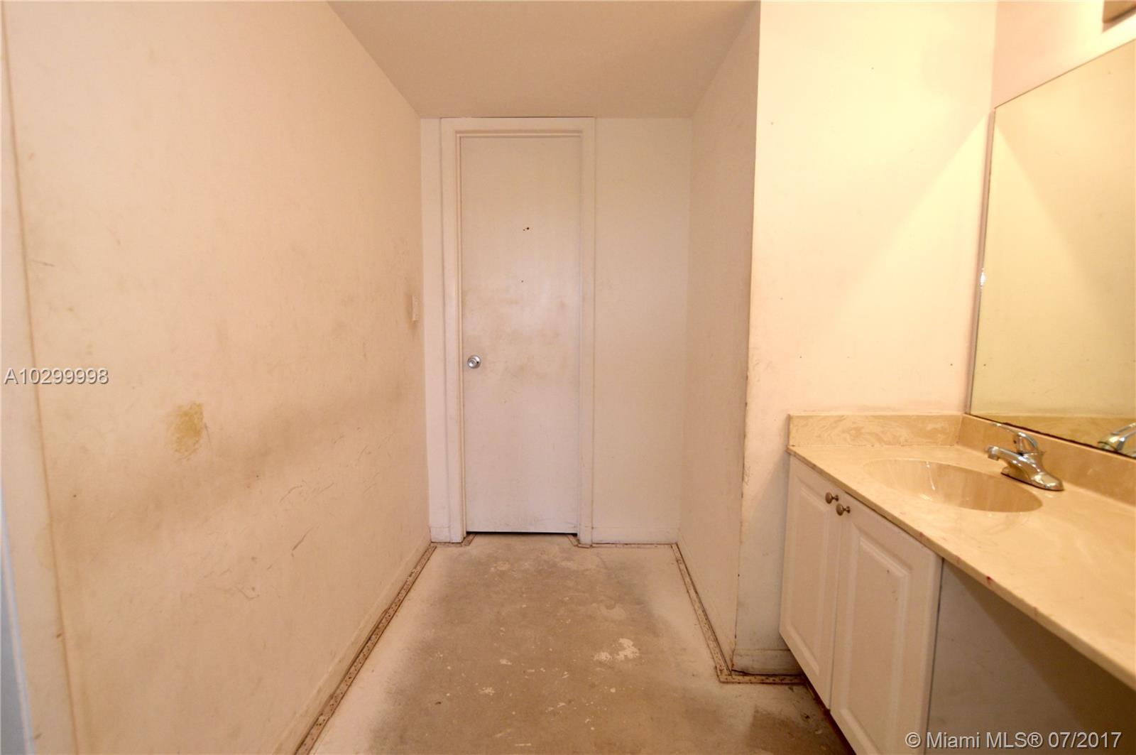 711 North Pine Island Road, Unit 409 Plantation, FL 33324 - Photo 22 of 32