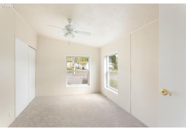1595 Southeast Maple Loop Gresham, OR 97080 - Photo 13 of 16 Gallery Image 13