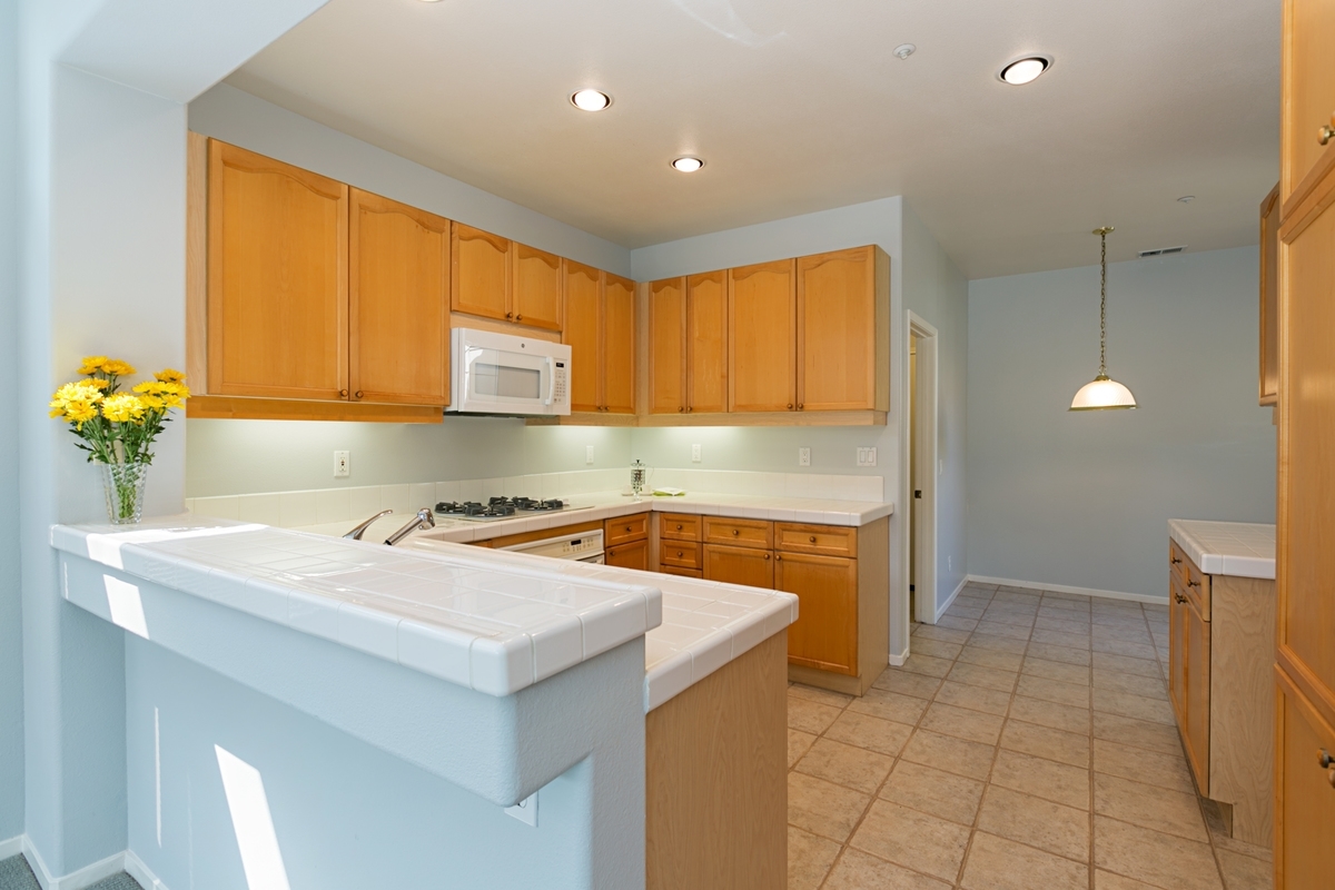 2318 Fallbrook Place Escondido, CA 92027 - Photo 6 of 25