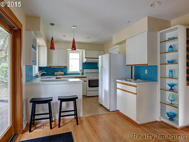6902 Southwest 65th Avenue Portland, OR 97219 - Photo 5 of 16 Gallery Image 5