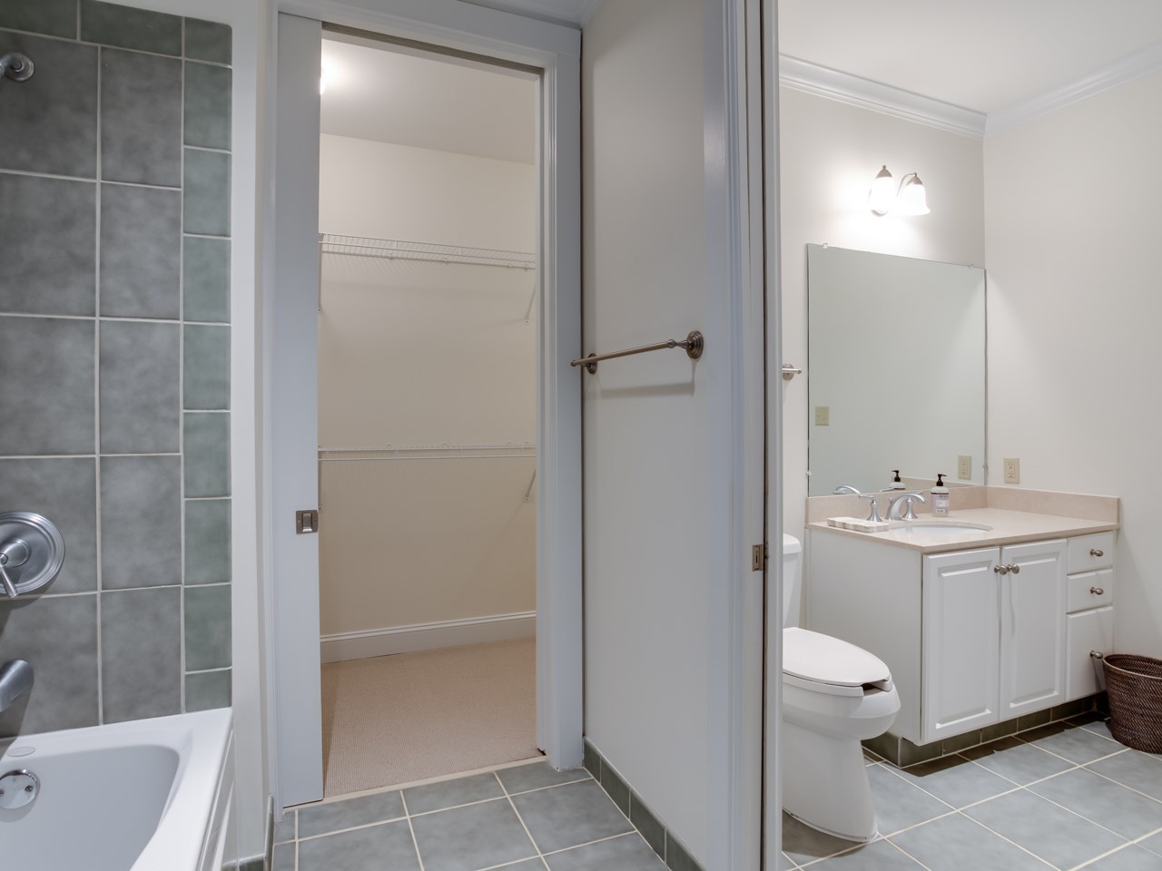 597 Lexington Road, Unit 302 Memphis, TN 38157 - Photo 13 of 18 Gallery Image 13