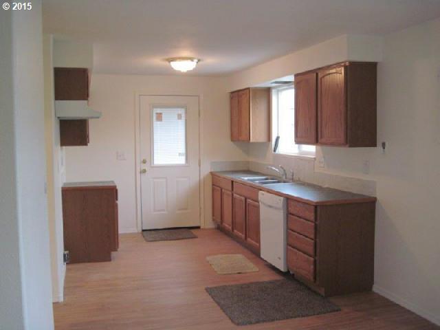722 Southwest 21st Street Pendleton, OR 97801 - Photo 3 of 15