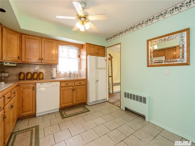 1658 Westmoreland Road Merrick, NY 11566 - Photo 7 of 19