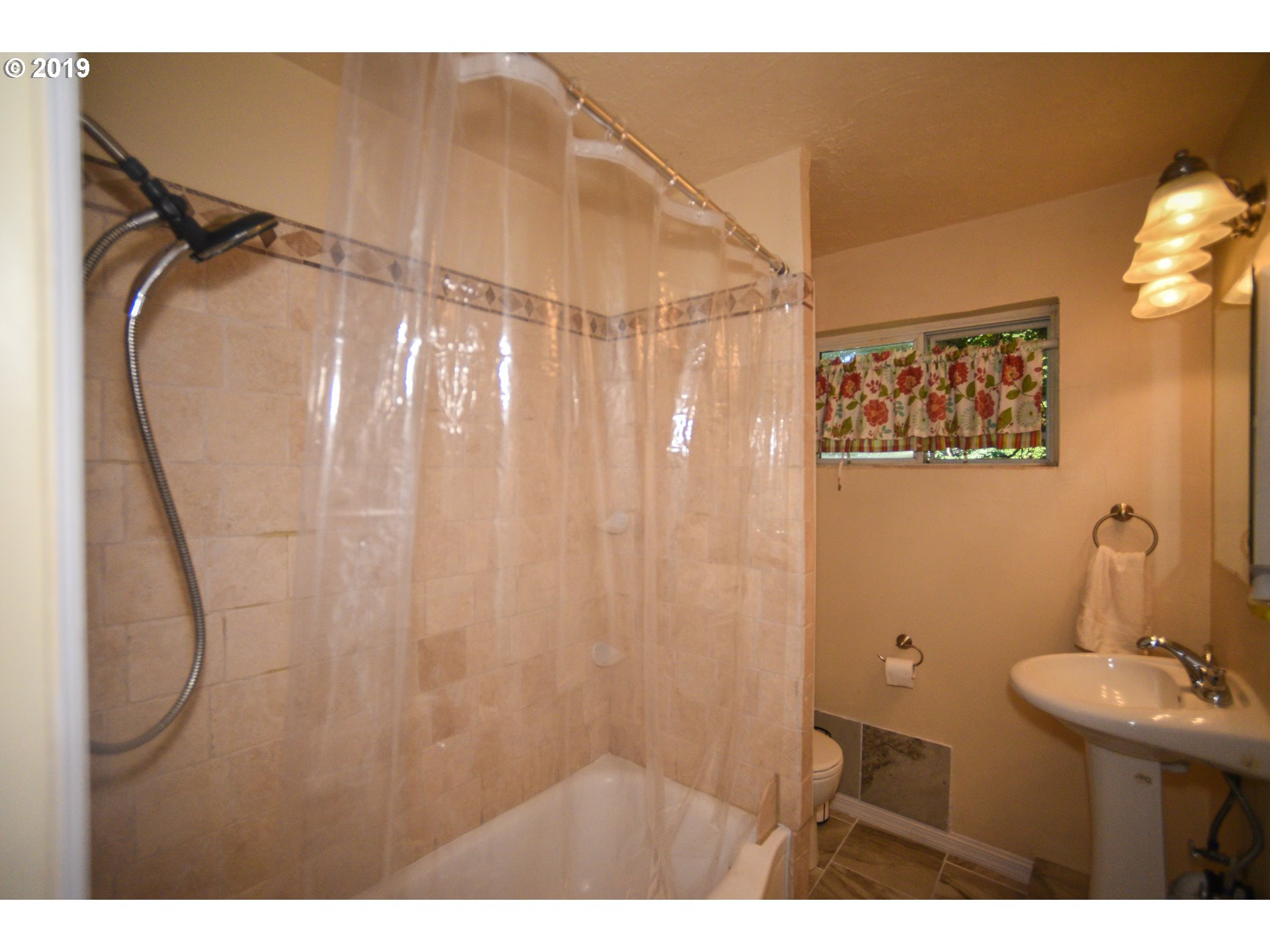 686 Tinamou Lane Springfield, OR 97477 - Photo 9 of 15 Gallery Image 9