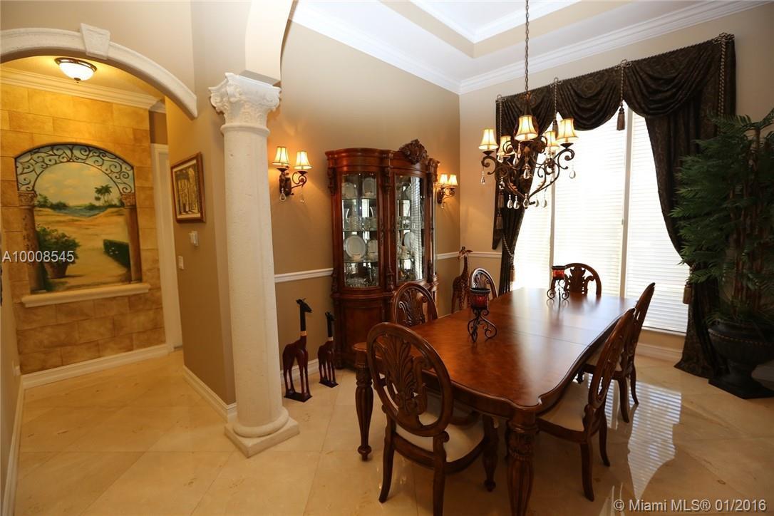 9445 Southwest 68th Street Miami, FL 33173 - Photo 9 of 35