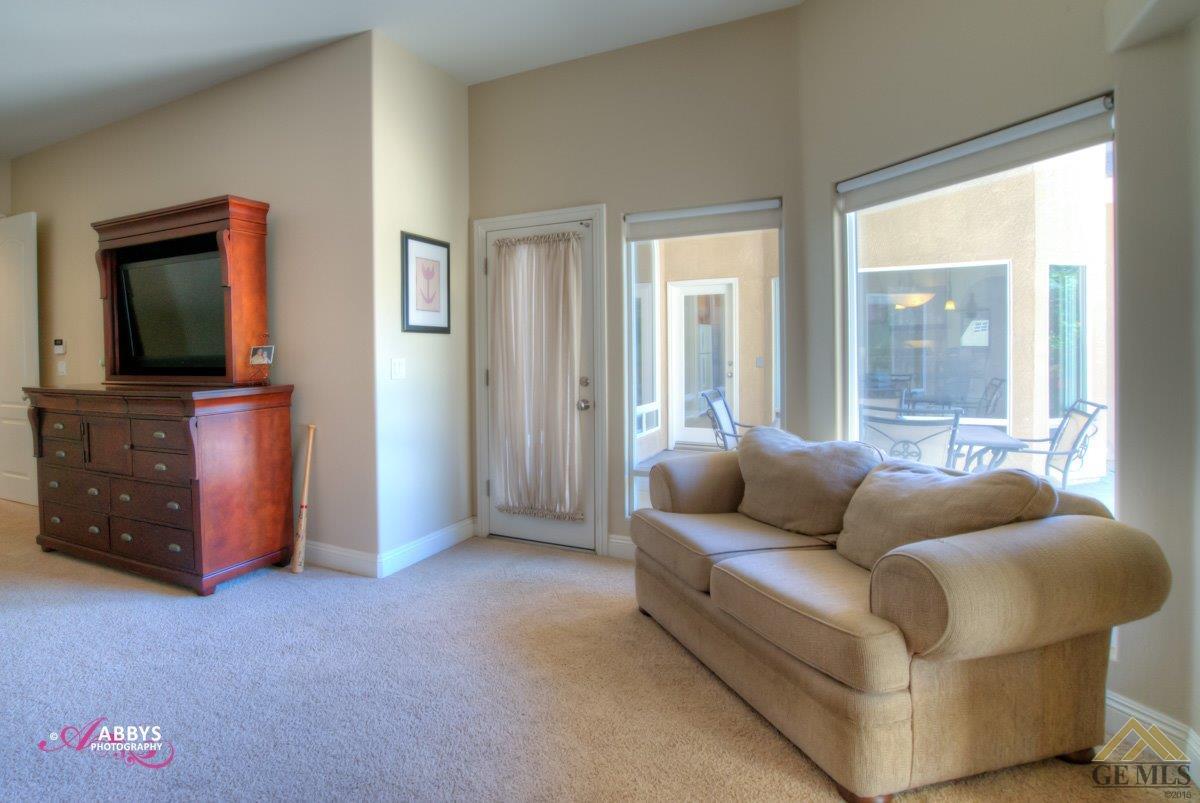 13103 Michaelangelo Drive Bakersfield, CA 93314 - Photo 11 of 37