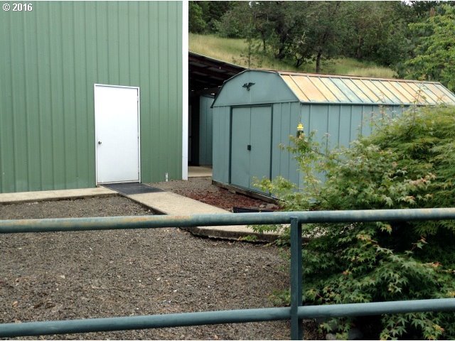 696 Deady Crossing Road Sutherlin, OR 97479 - Photo 11 of 26