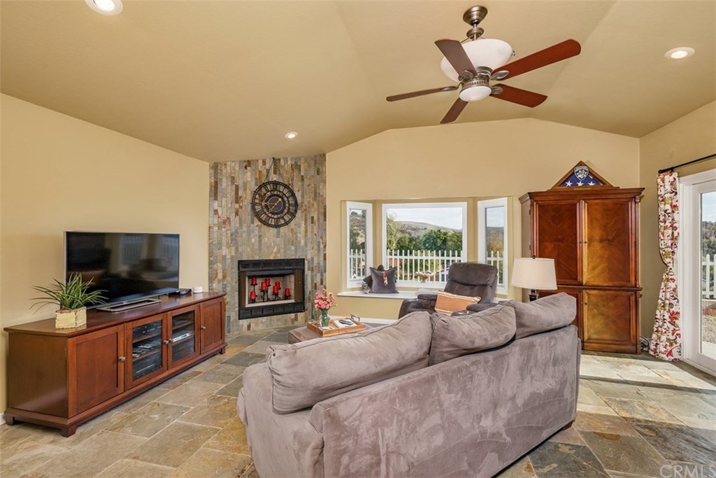 1290 Tamarack Avenue Brea, CA 92821 - Photo 16 of 38