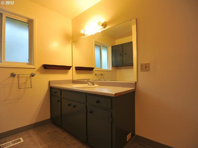 7100 Southwest Taylors Ferry Road Tigard, OR 97223 - Photo 11 of 16 Gallery Image 11
