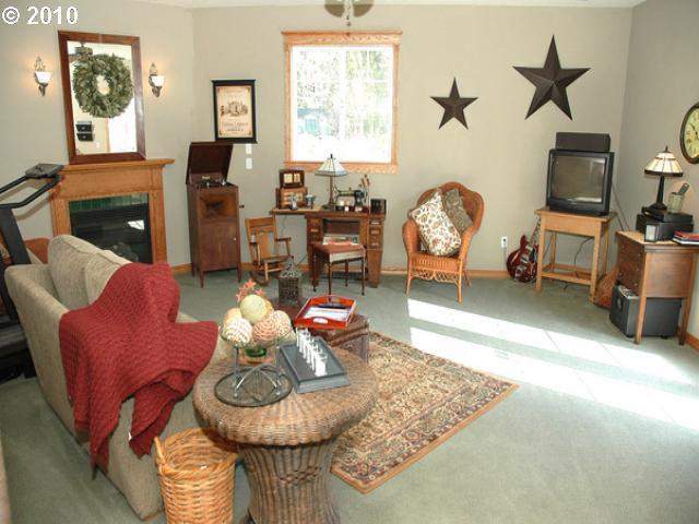 6575 Southwest Robbins Road Tualatin, OR 97062 - Photo 6 of 15 Gallery Image 6