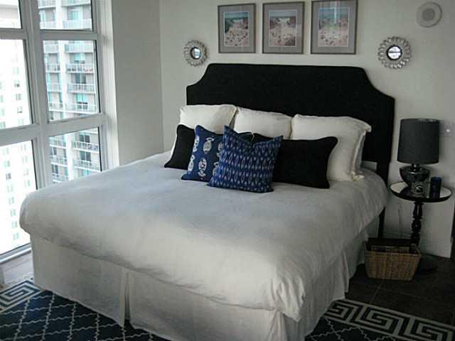 41 Southeast 5th Street, Unit 2201 Miami, FL 33131 - Photo 20 of 25