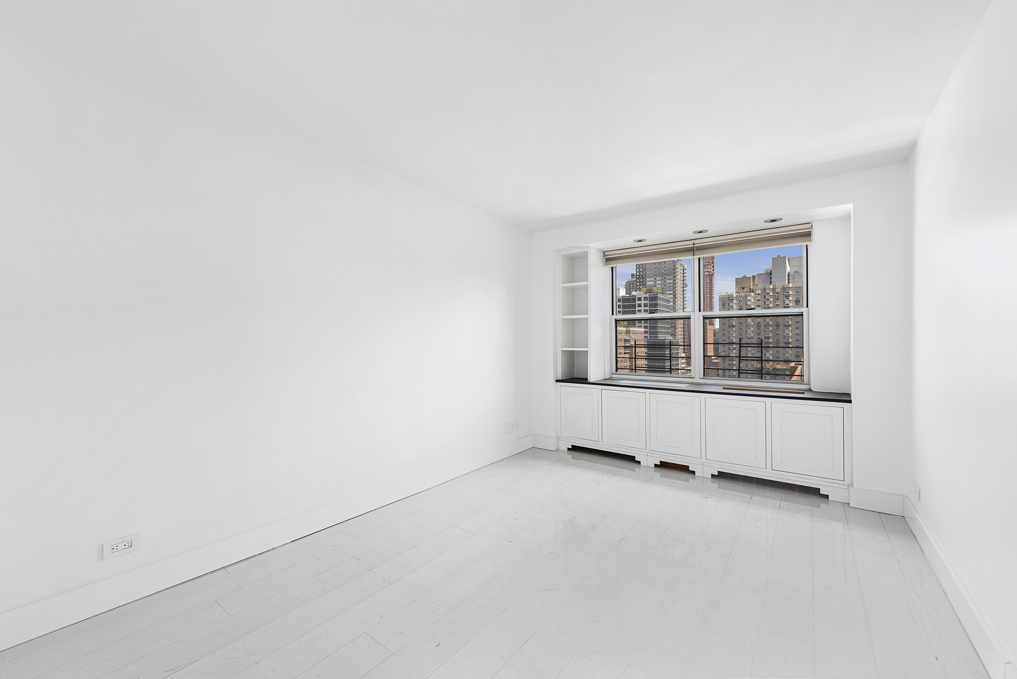 300 East 71st Street, Unit 15C Manhattan, NY 10021 - Photo 5 of 9